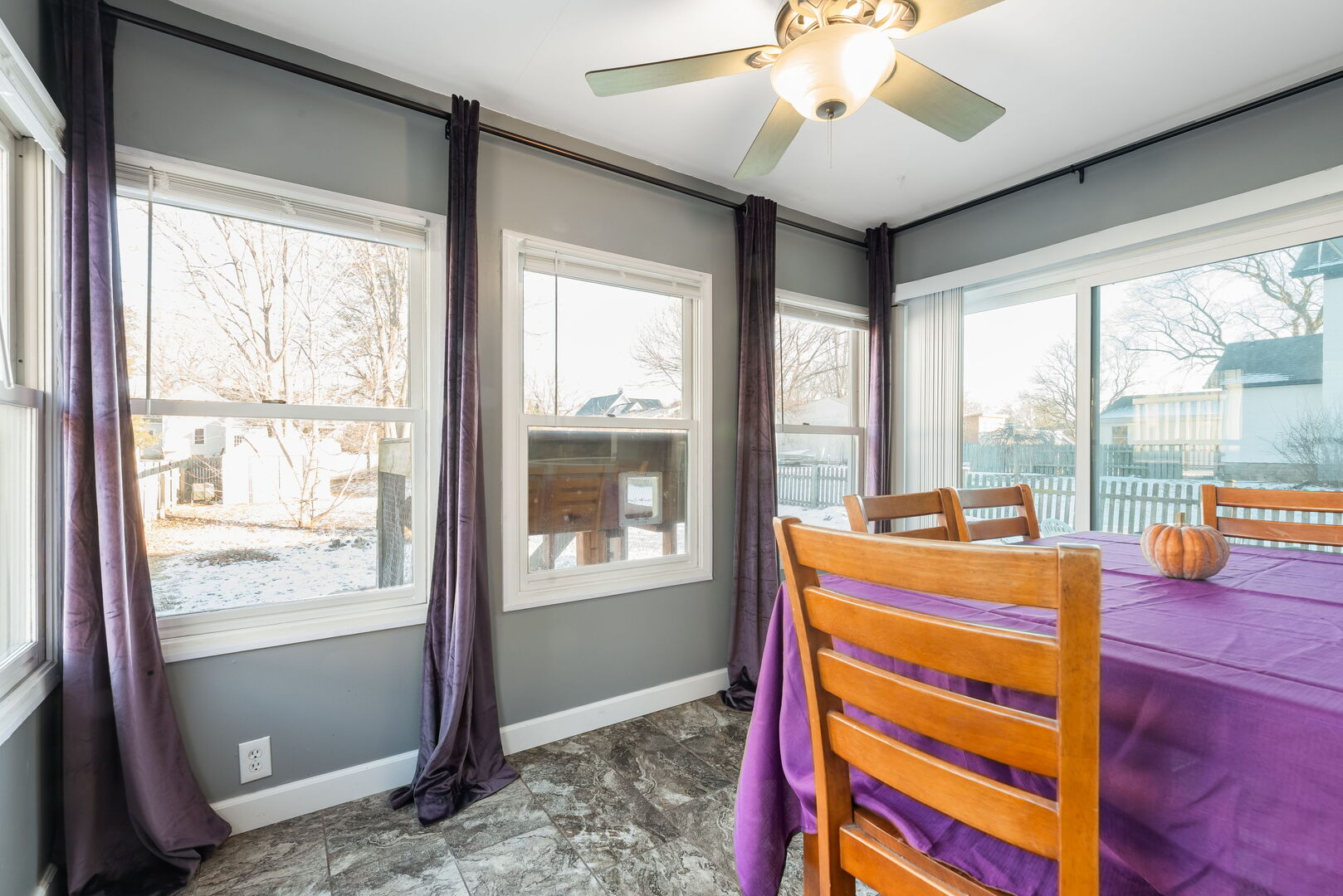 300 N Garfield Street, Hinckley, IL 60520