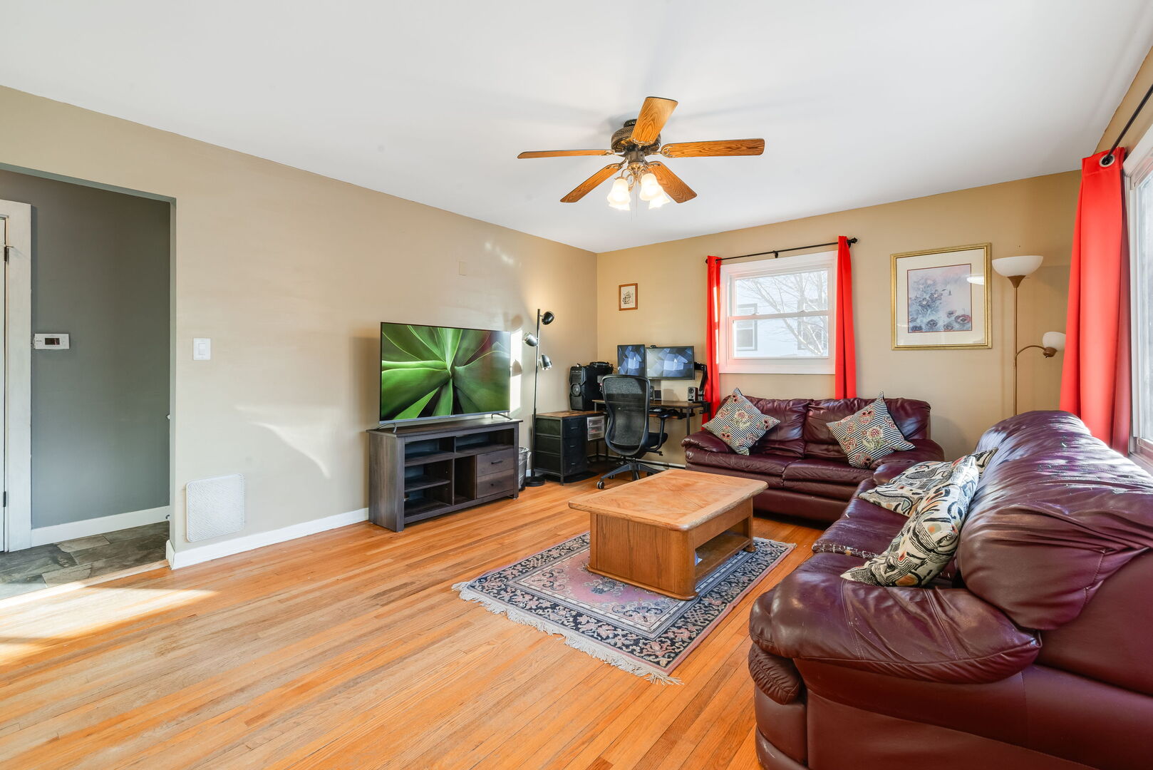 300 N Garfield Street, Hinckley, IL 60520