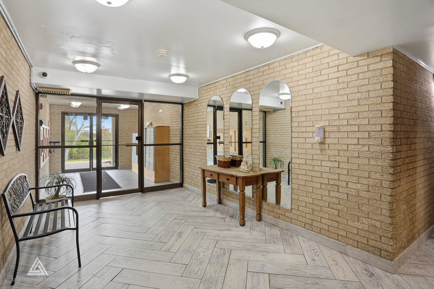 7301 Willow Springs Road #207, Countryside, IL 60525