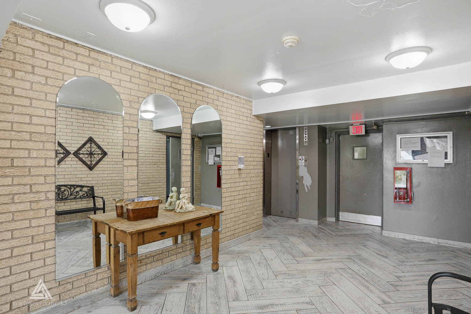 7301 Willow Springs Road #207, Countryside, IL 60525