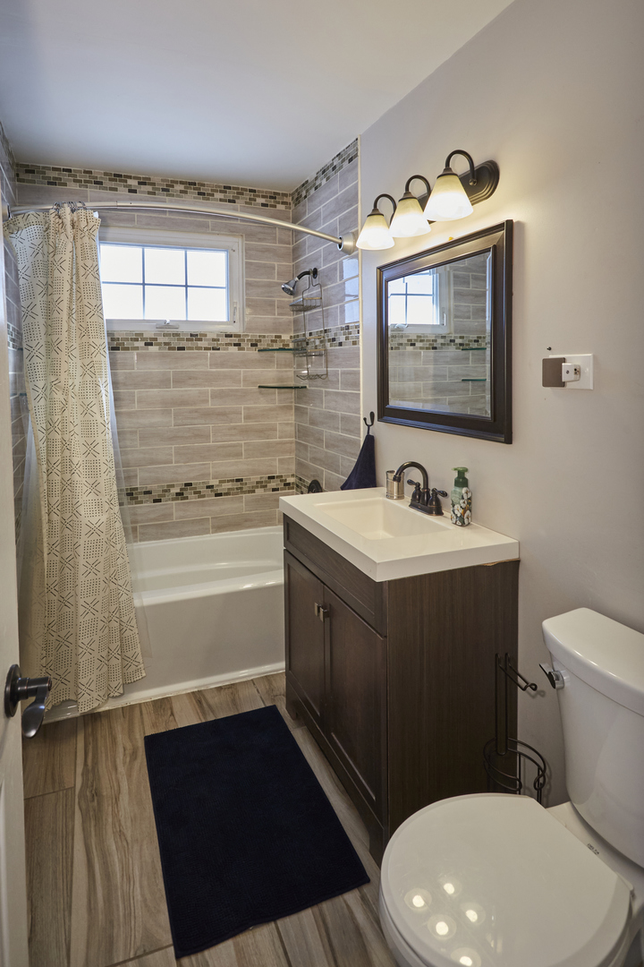 3N264 N Howard Avenue, Elmhurst, IL 60126