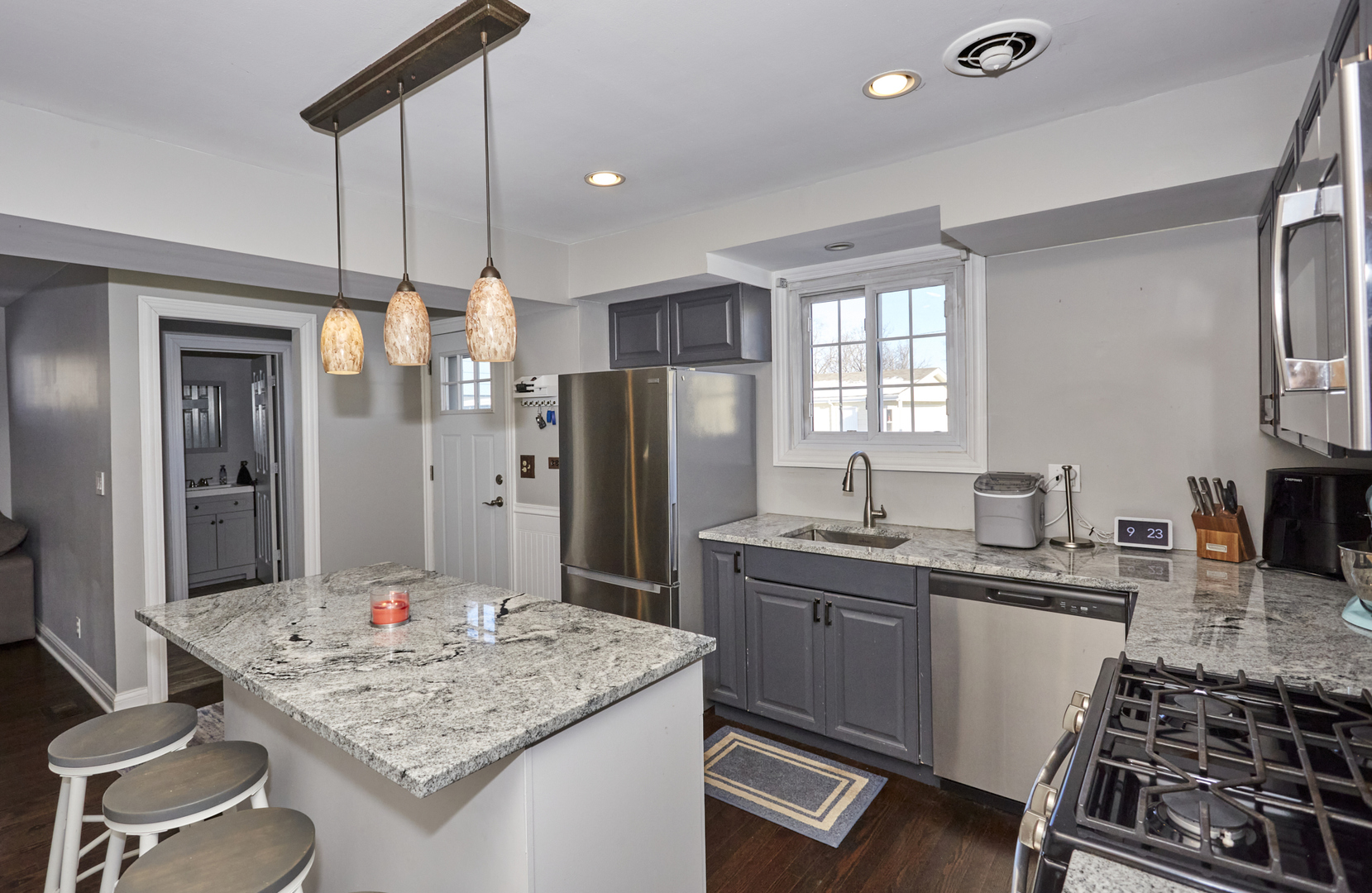 3N264 N Howard Avenue, Elmhurst, IL 60126