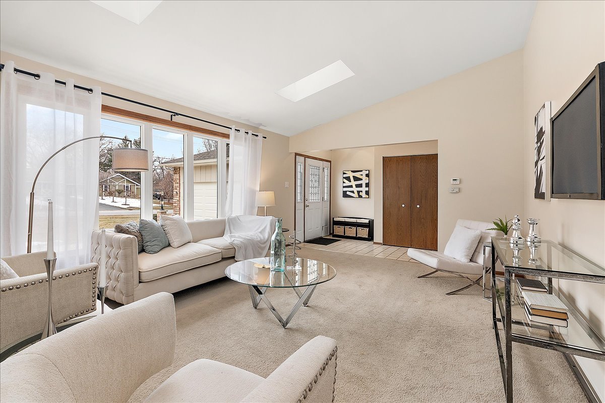 267 Center Road, Frankfort, IL 60423