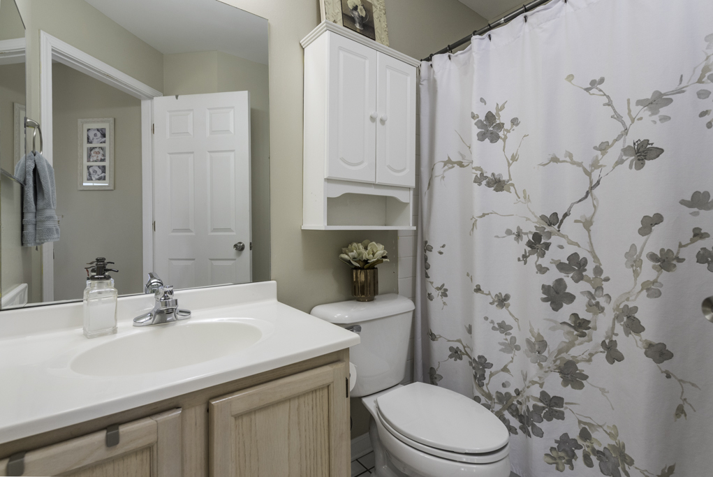 110 Lauralton Street, Lake Bluff, IL 60044