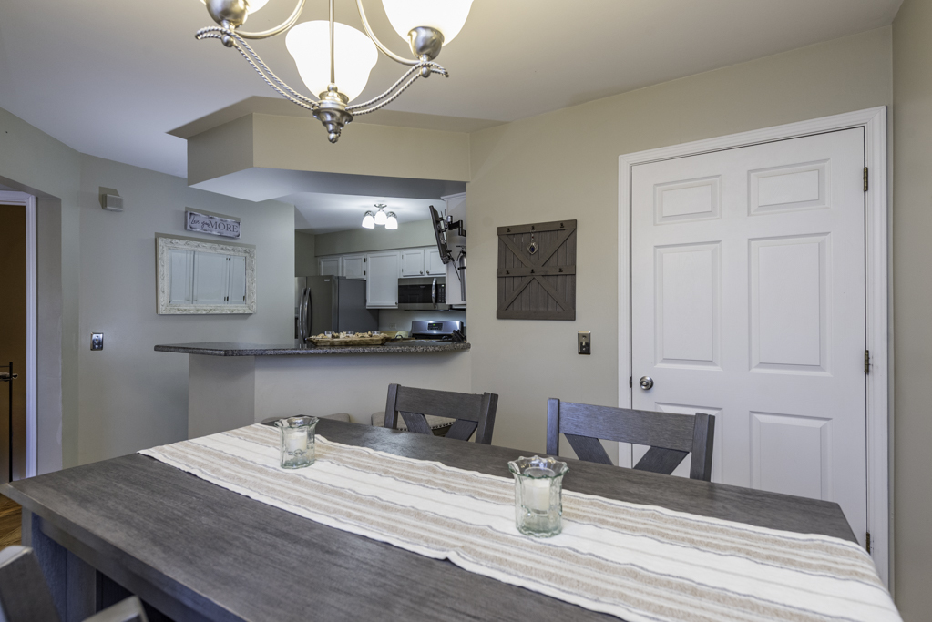 110 Lauralton Street, Lake Bluff, IL 60044