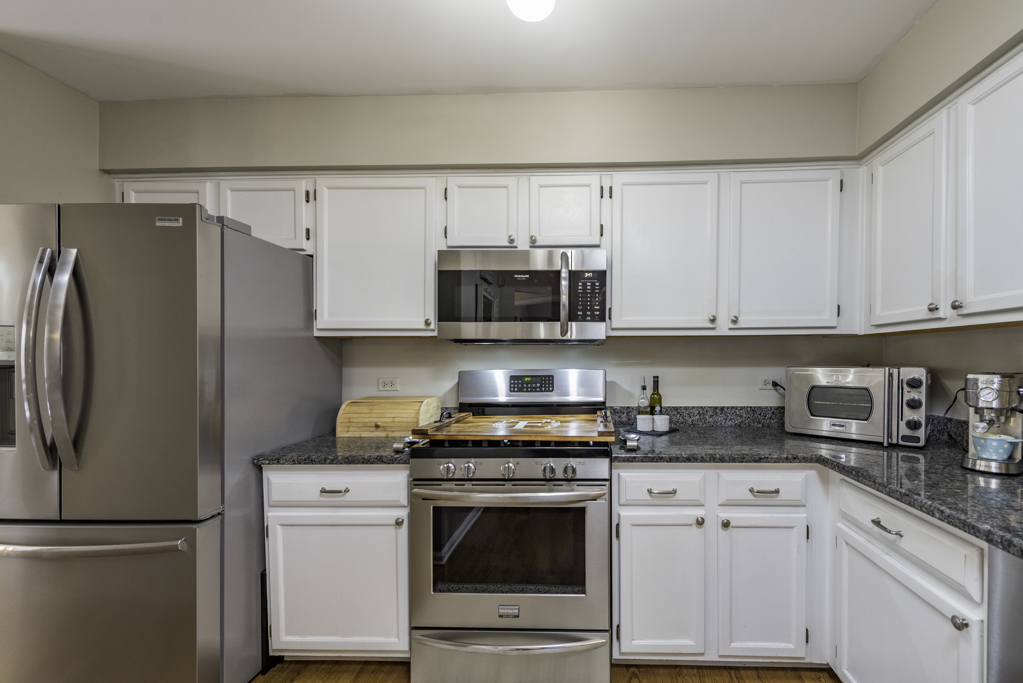 110 Lauralton Street, Lake Bluff, IL 60044