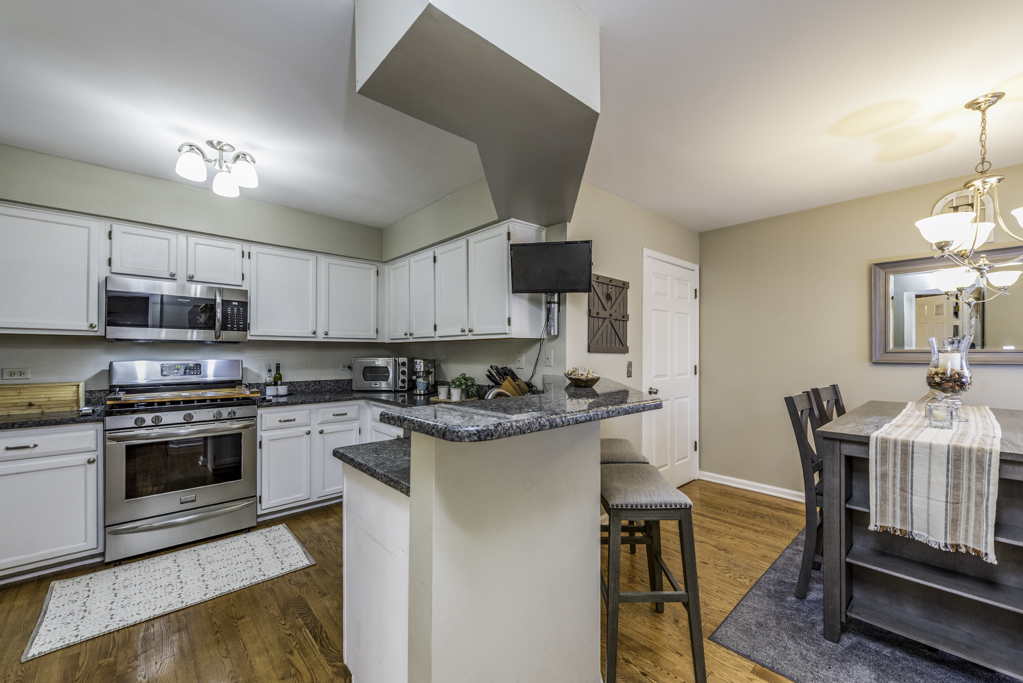 110 Lauralton Street, Lake Bluff, IL 60044