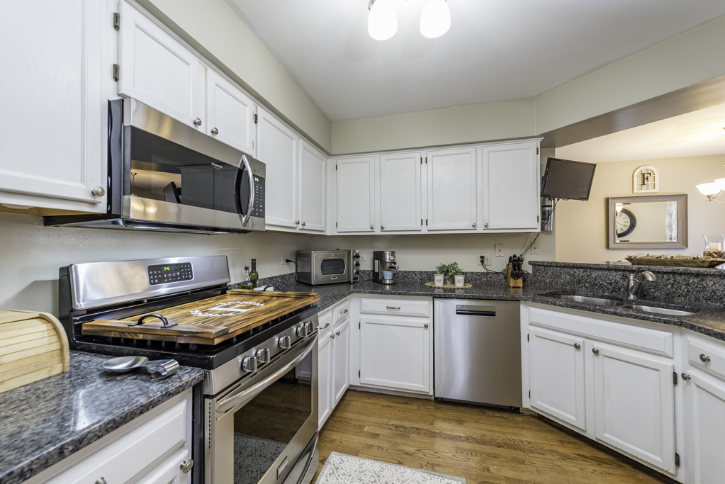 110 Lauralton Street, Lake Bluff, IL 60044