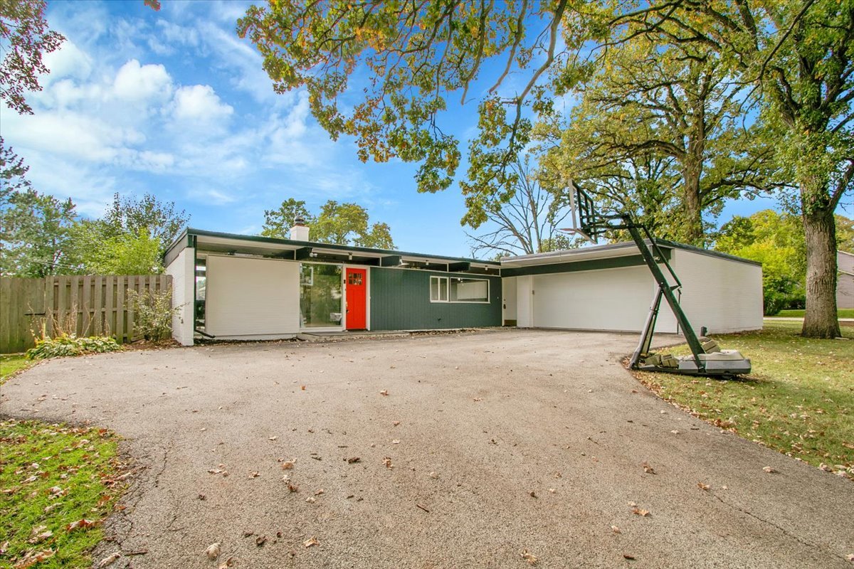 1912 Old Briar Road, Highland Park, IL 60035