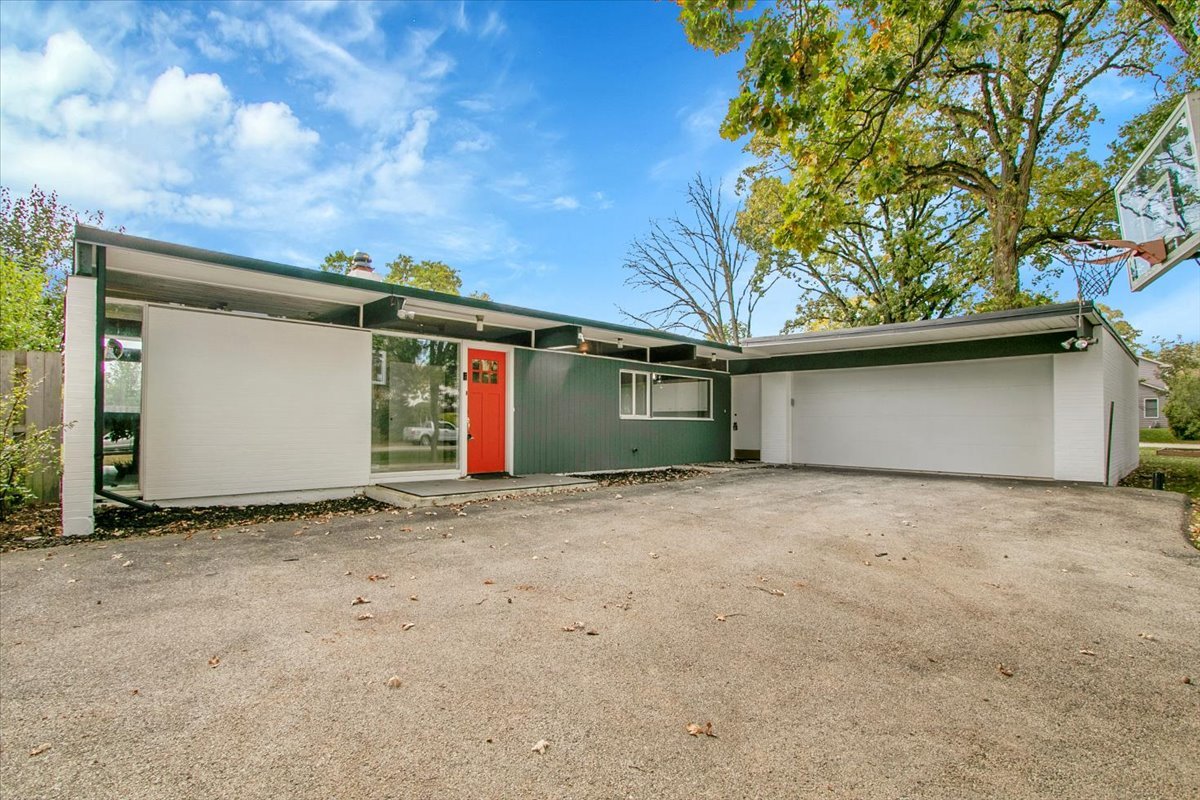 1912 Old Briar Road, Highland Park, IL 60035