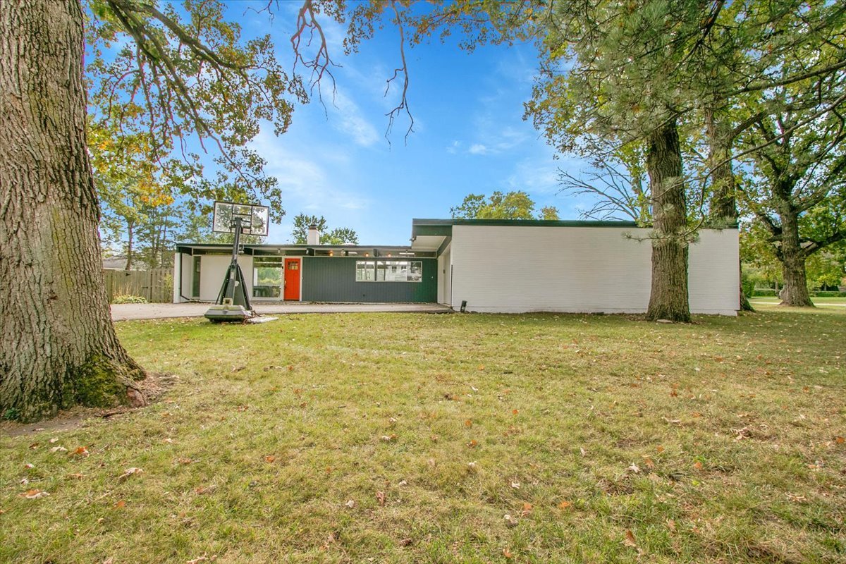 1912 Old Briar Road, Highland Park, IL 60035