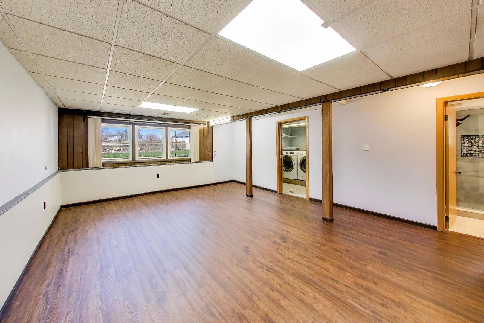 10864 Liberty Grove Drive, Willow Springs, IL 60480