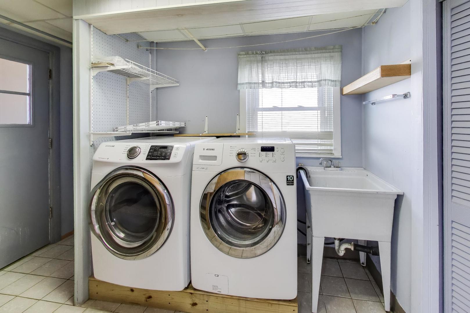 10864 Liberty Grove Drive, Willow Springs, IL 60480