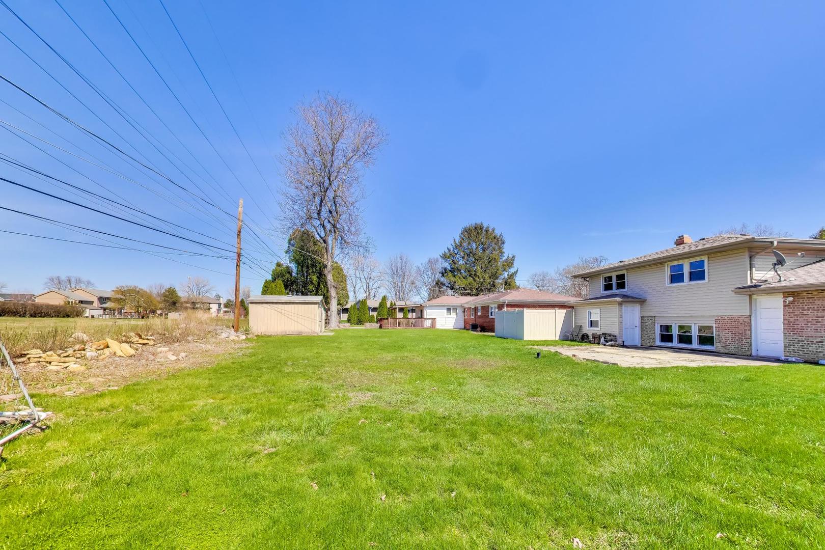 10864 Liberty Grove Drive, Willow Springs, IL 60480