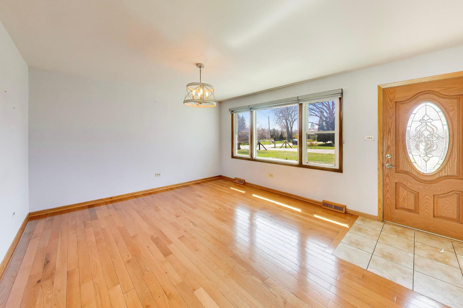 10864 Liberty Grove Drive, Willow Springs, IL 60480