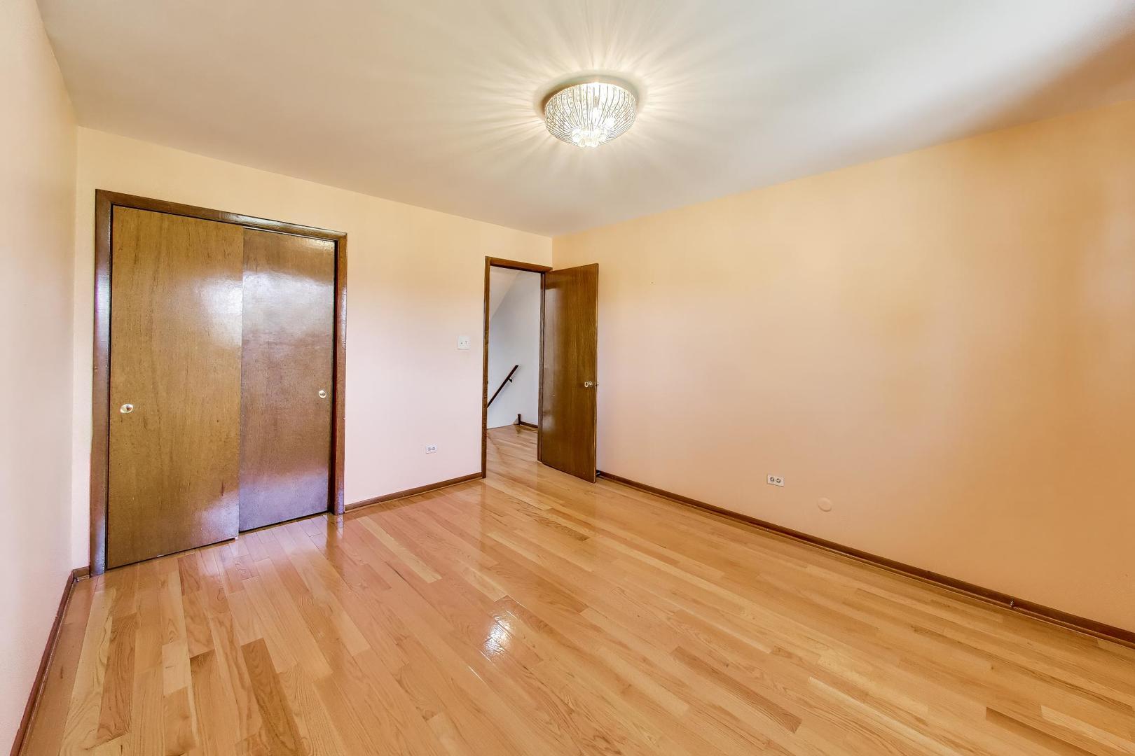 10864 Liberty Grove Drive, Willow Springs, IL 60480