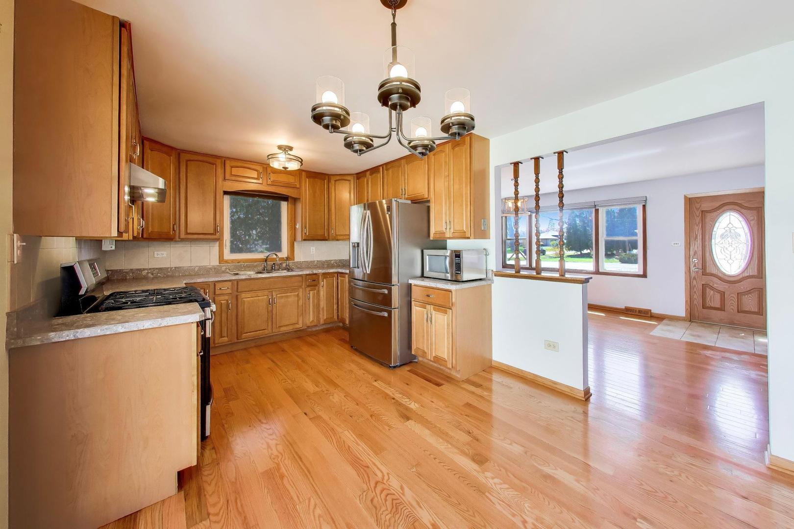 10864 Liberty Grove Drive, Willow Springs, IL 60480