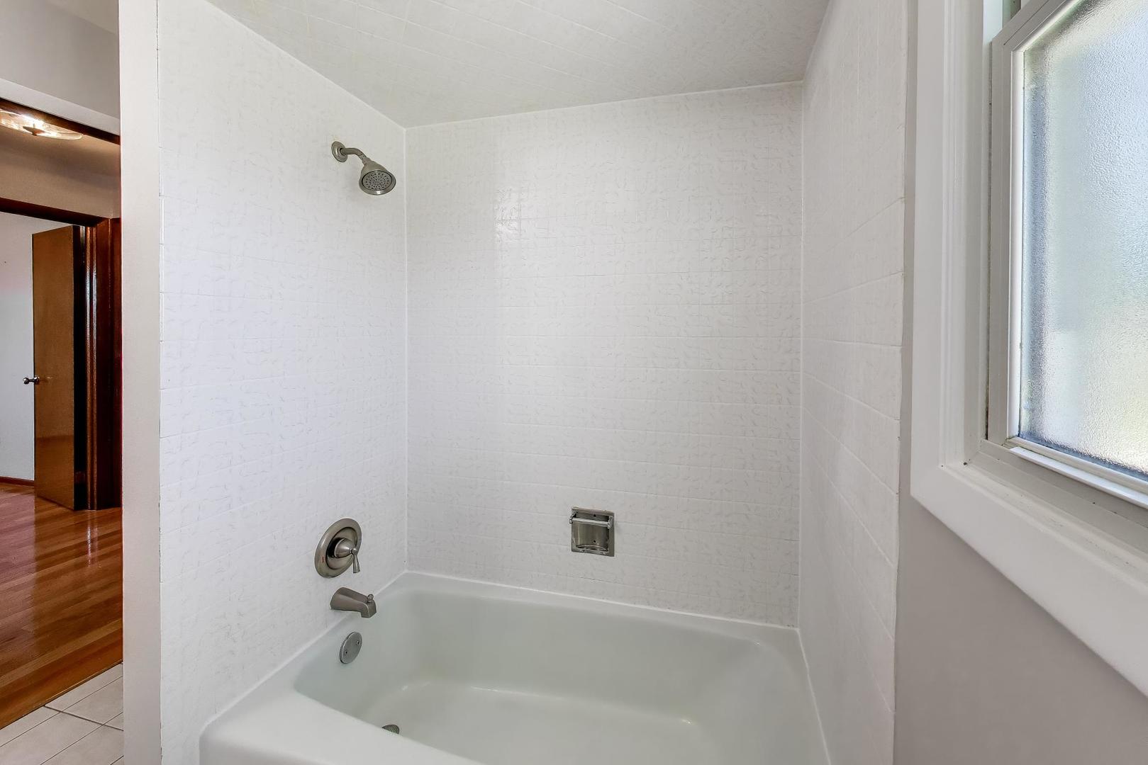 10864 Liberty Grove Drive, Willow Springs, IL 60480