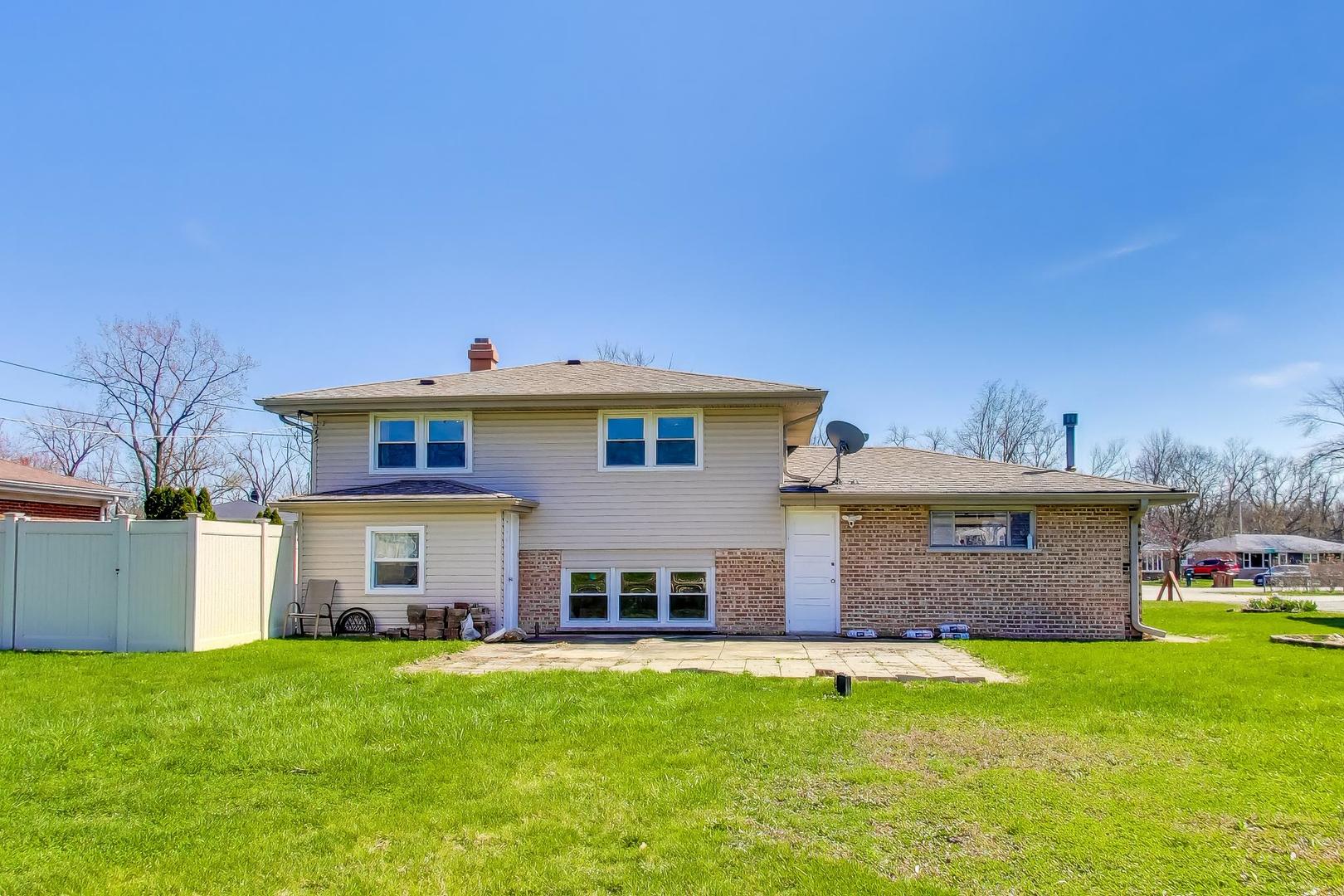 10864 Liberty Grove Drive, Willow Springs, IL 60480