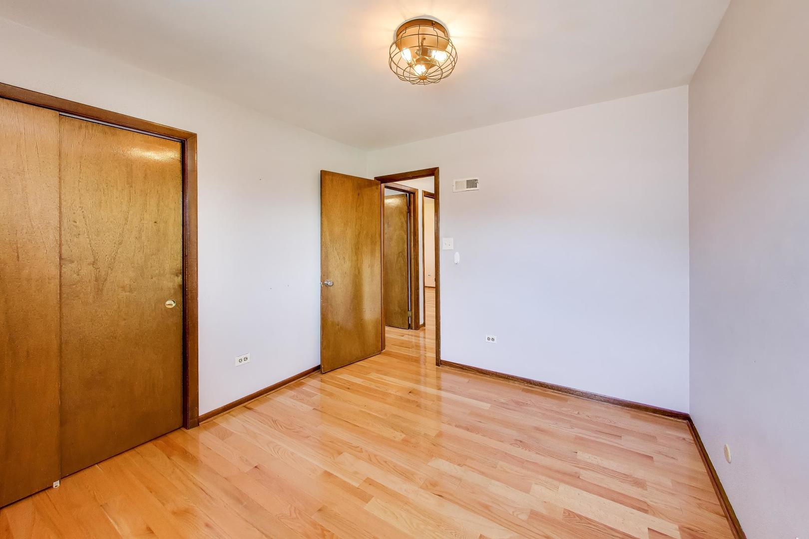 10864 Liberty Grove Drive, Willow Springs, IL 60480