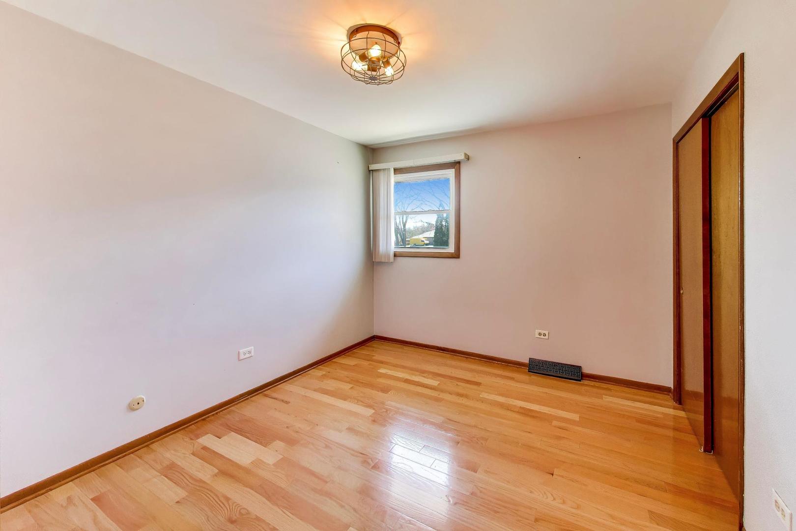 10864 Liberty Grove Drive, Willow Springs, IL 60480