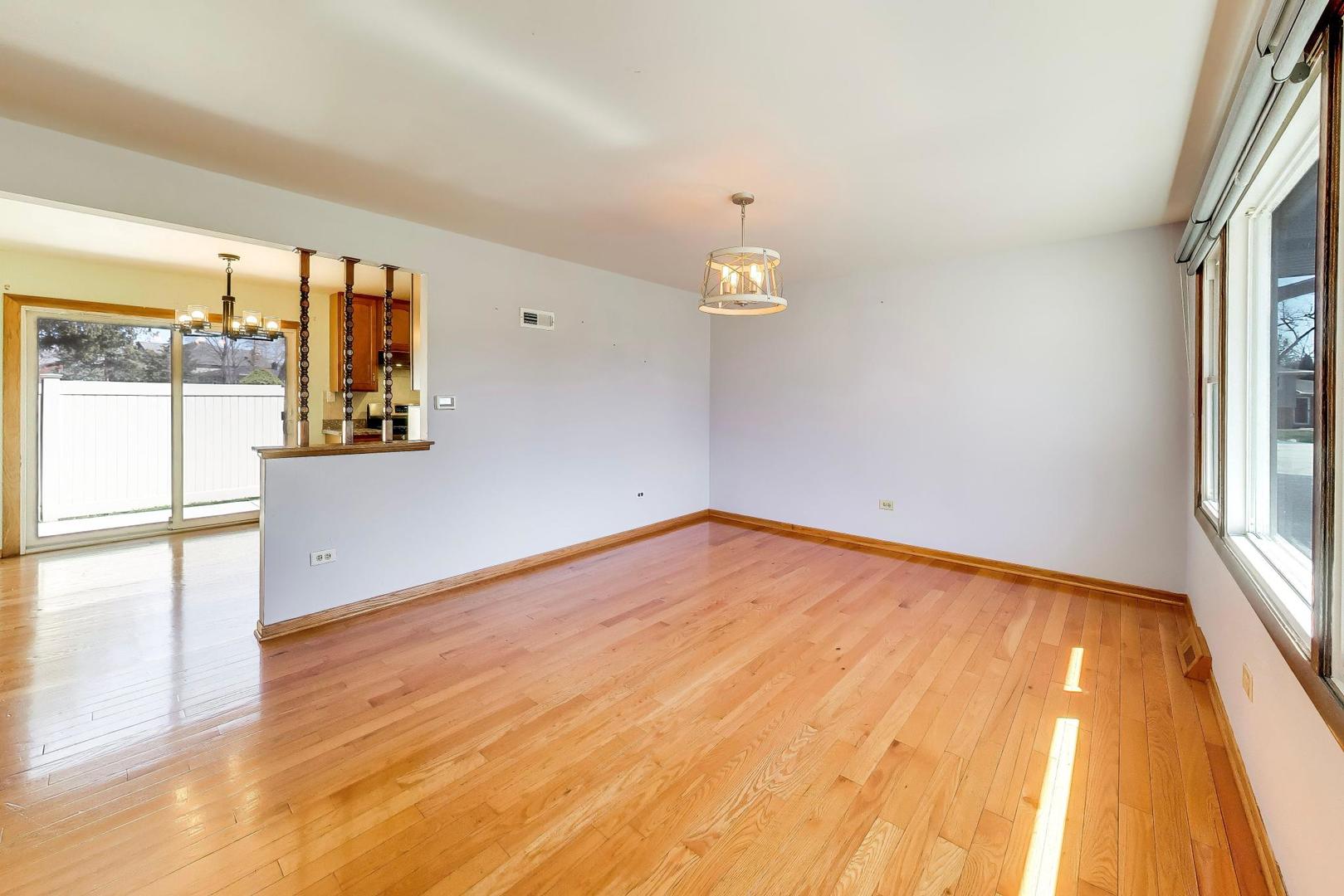 10864 Liberty Grove Drive, Willow Springs, IL 60480