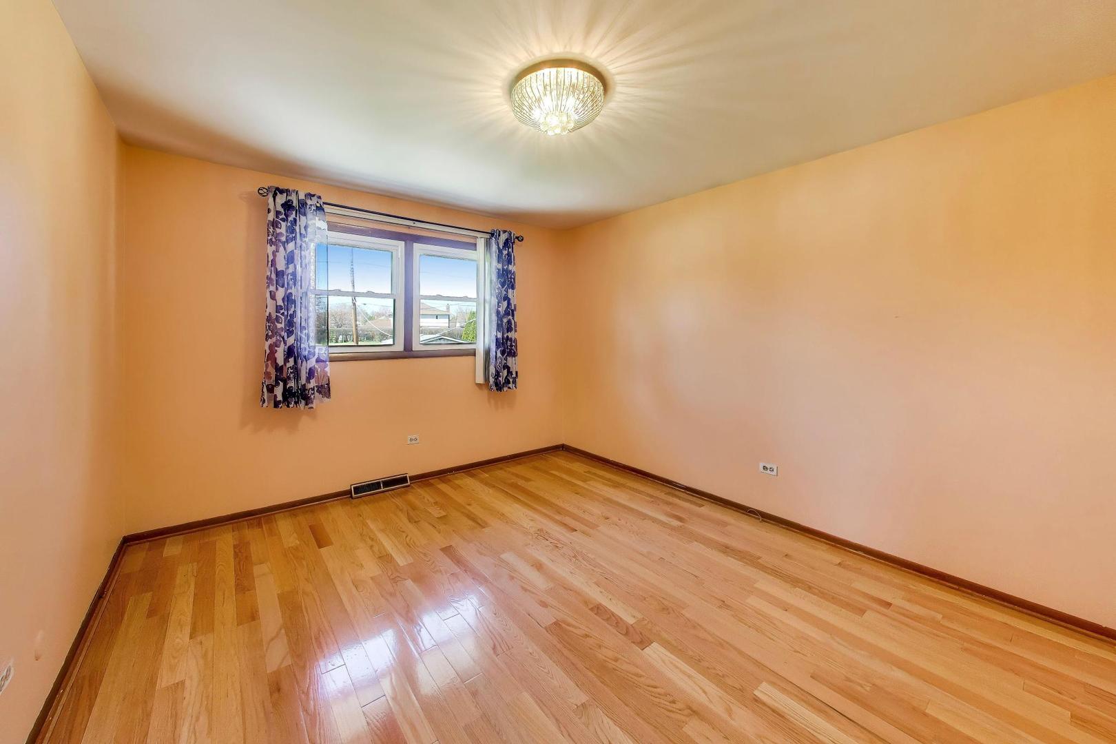 10864 Liberty Grove Drive, Willow Springs, IL 60480