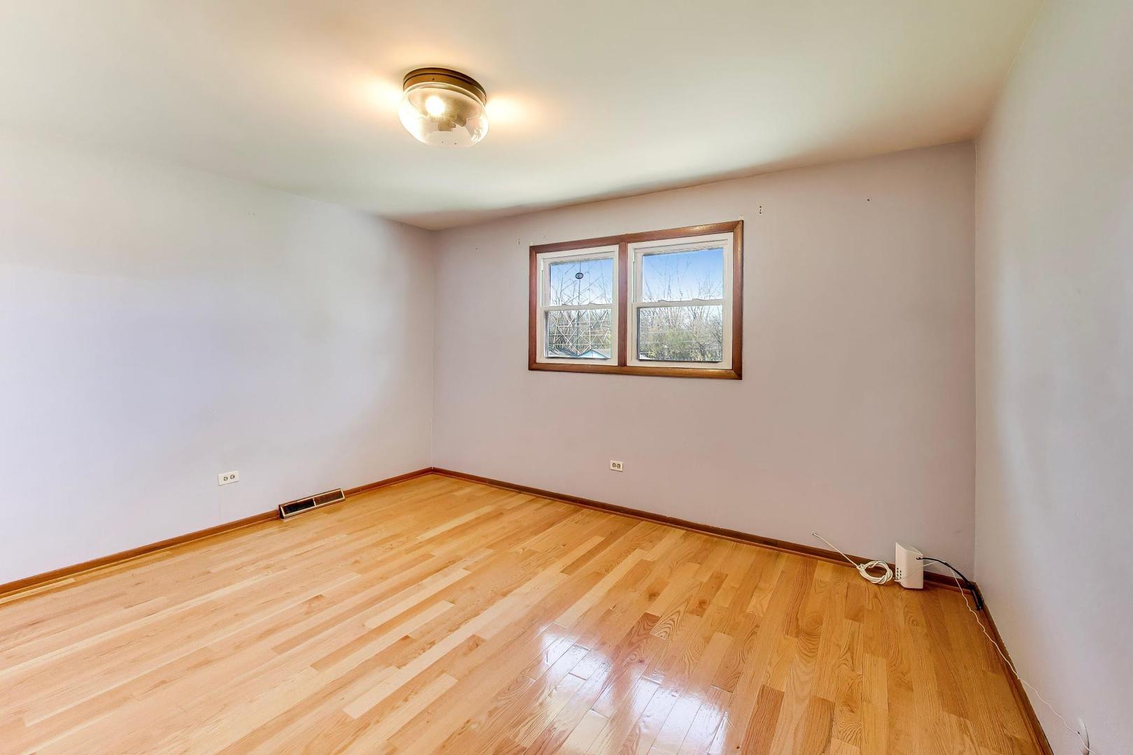 10864 Liberty Grove Drive, Willow Springs, IL 60480