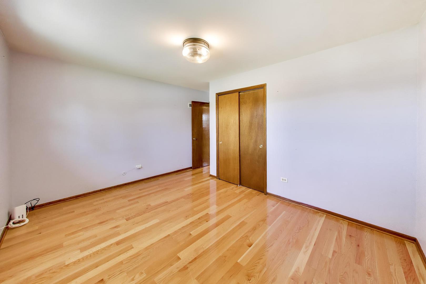 10864 Liberty Grove Drive, Willow Springs, IL 60480