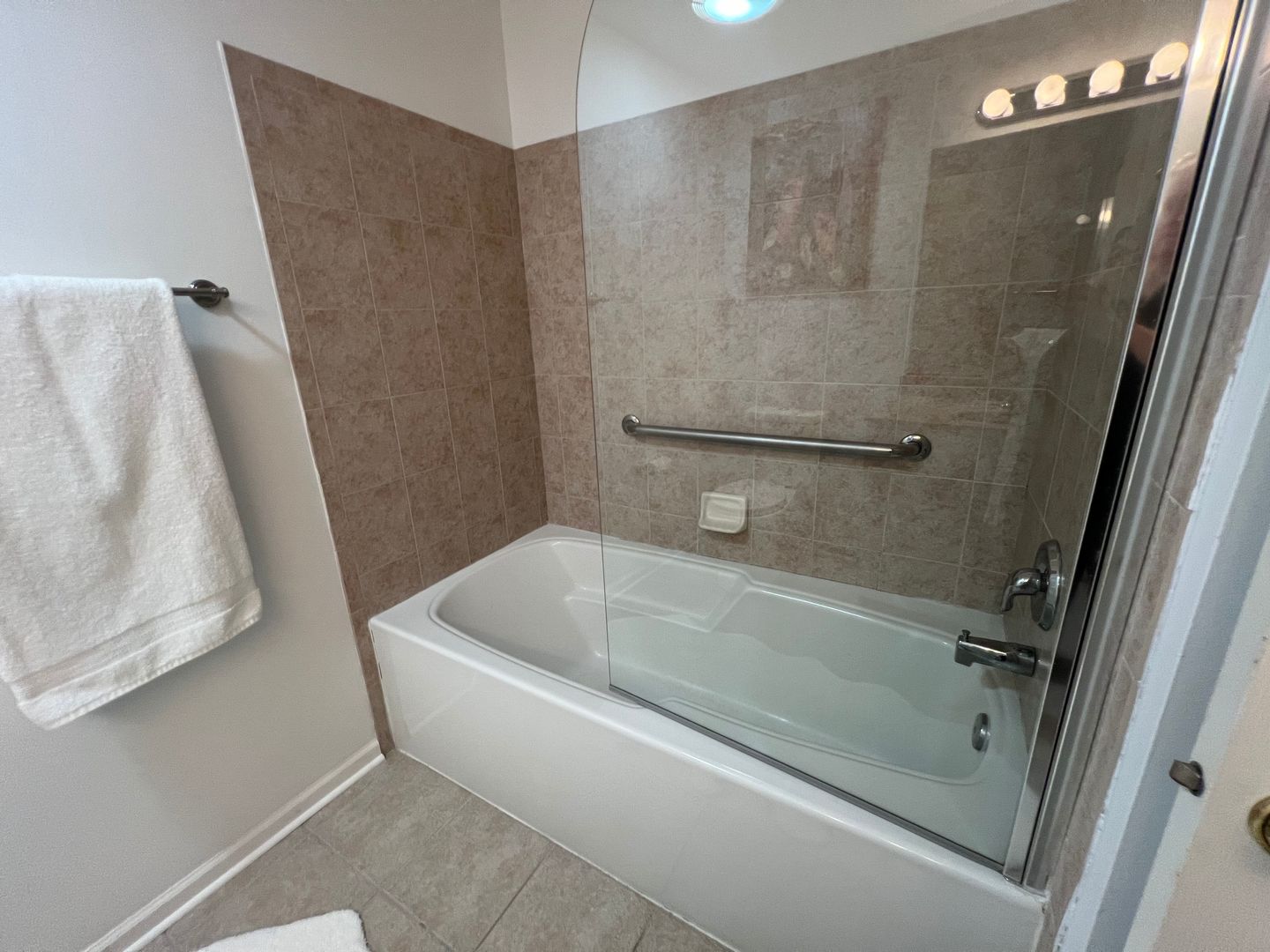 855 E 22nd Street #206, Lombard, IL 60148