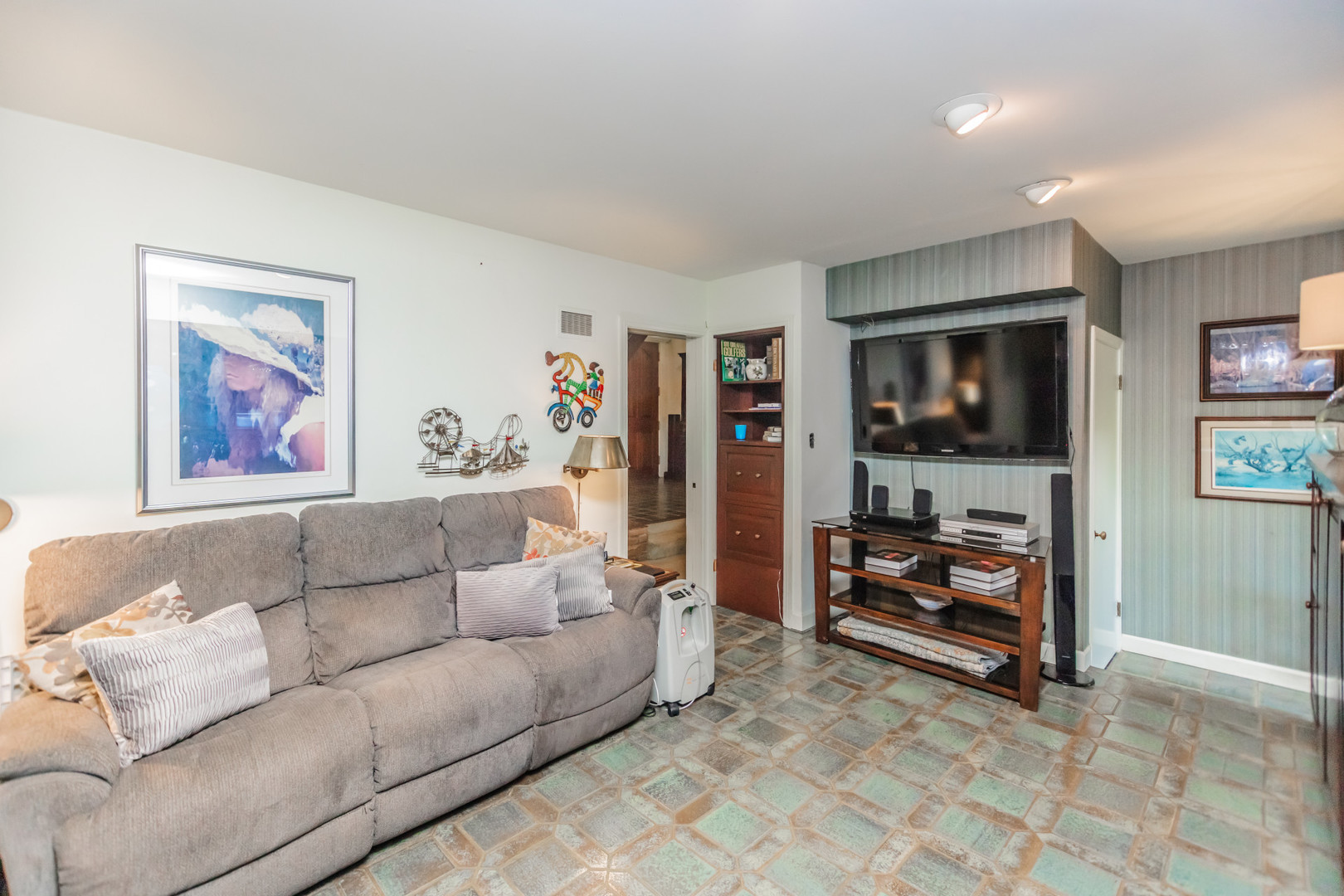 8080 Wolf Road, Burr Ridge, IL 60527