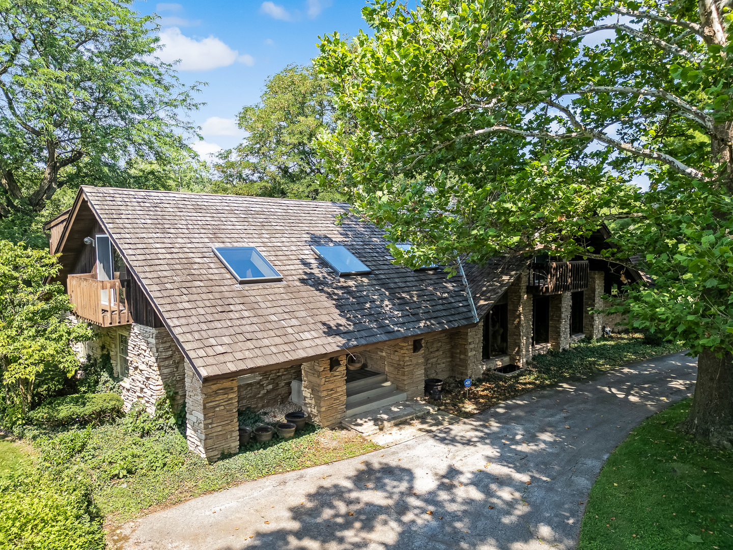 8080 Wolf Road, Burr Ridge, IL 60527