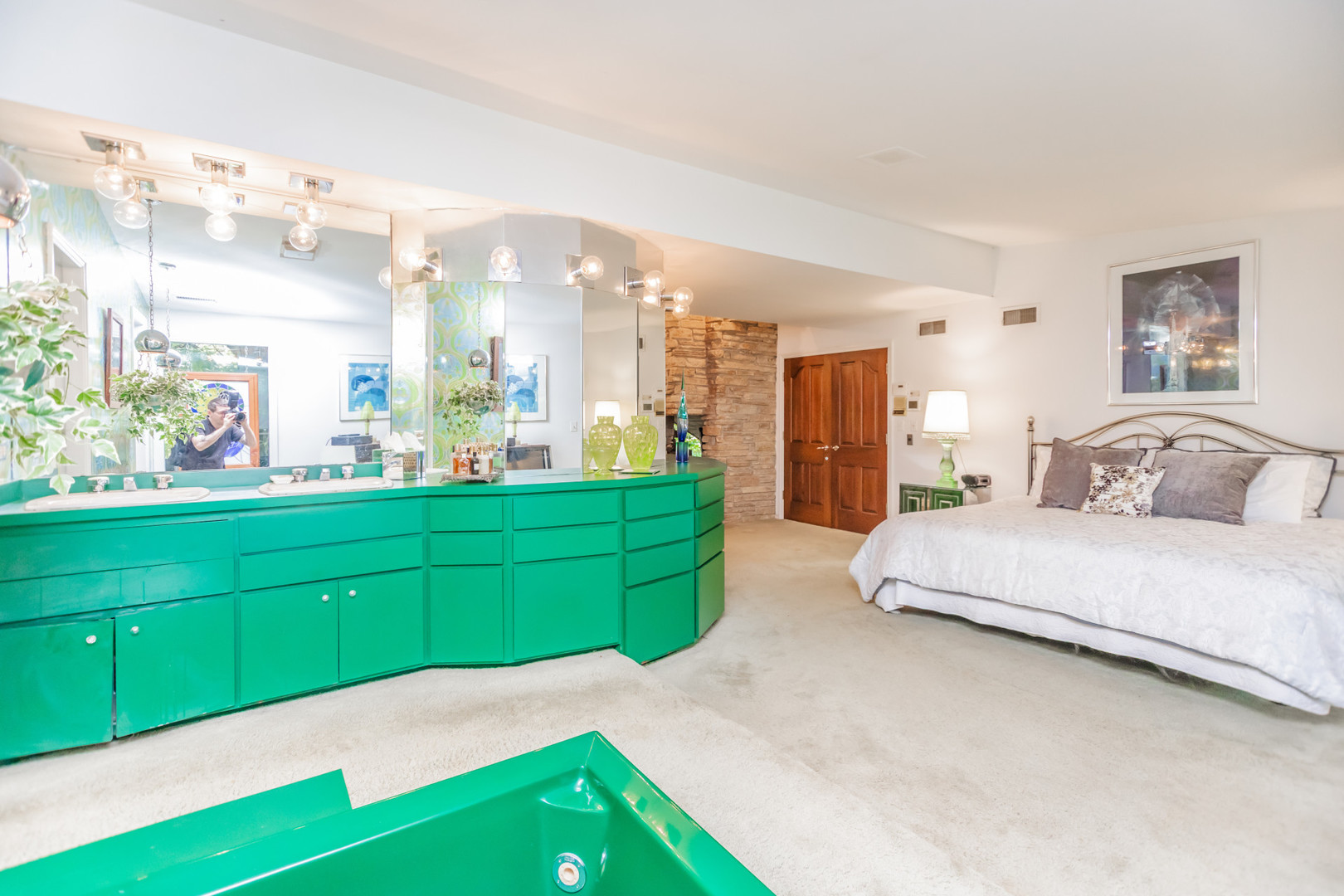 8080 Wolf Road, Burr Ridge, IL 60527