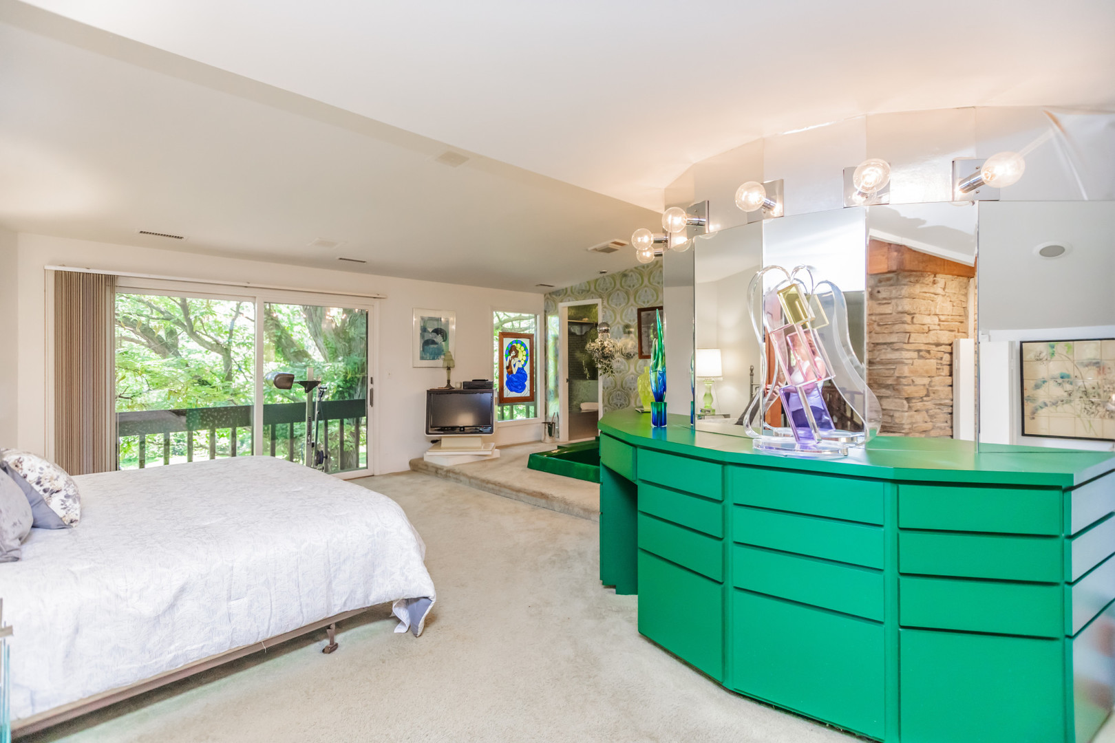 8080 Wolf Road, Burr Ridge, IL 60527