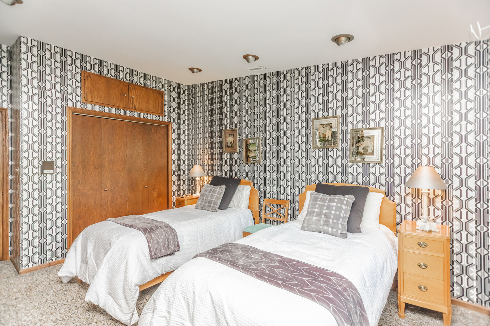 8080 Wolf Road, Burr Ridge, IL 60527