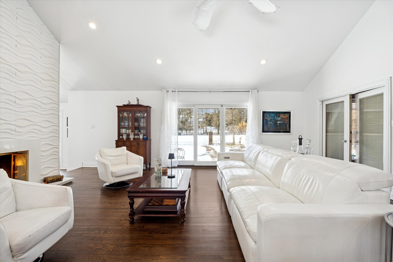 7940 Wolf Road, Burr Ridge, IL 60527