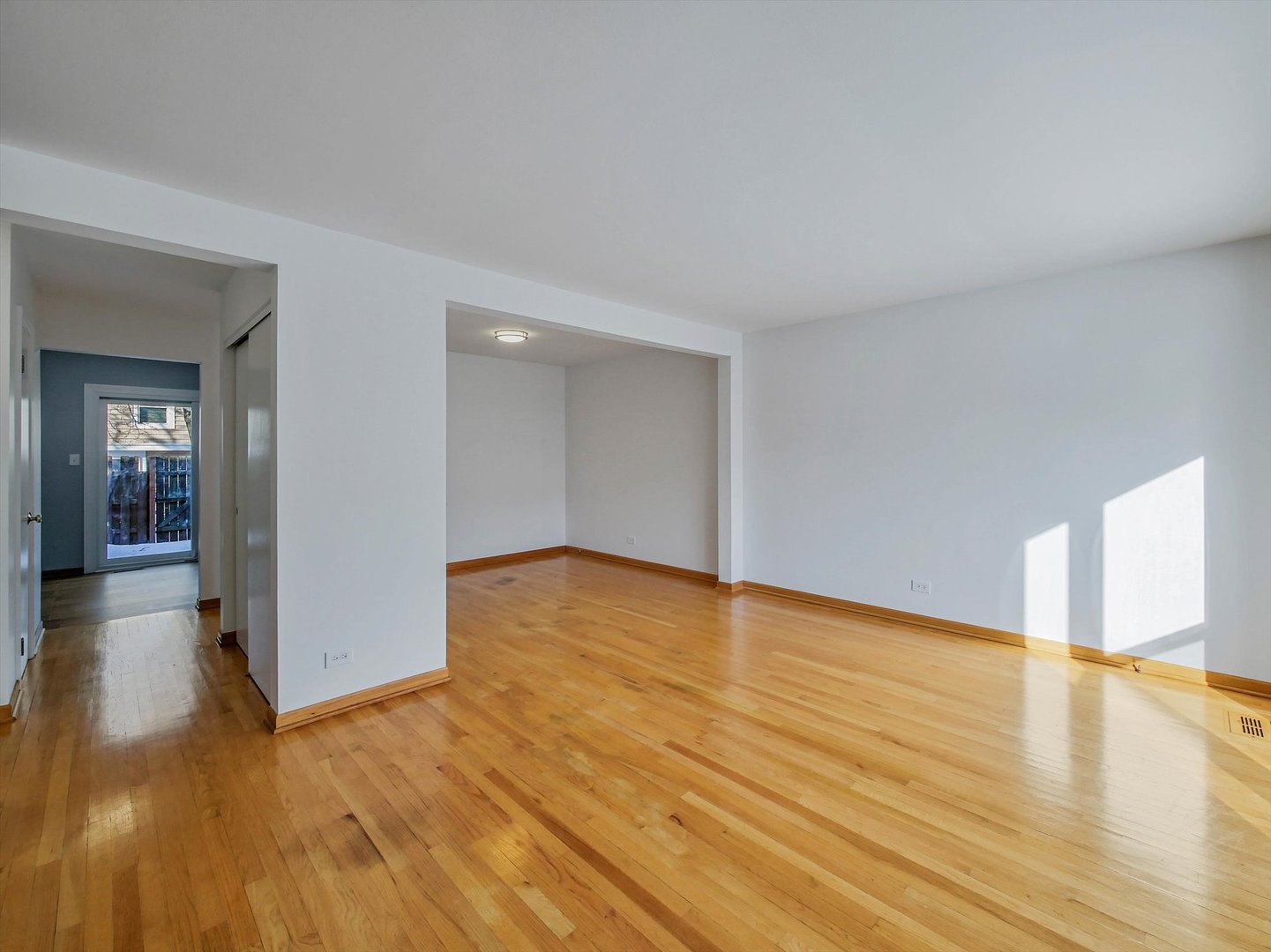 1986 Brighton Lane, Hoffman Estates, IL 60169