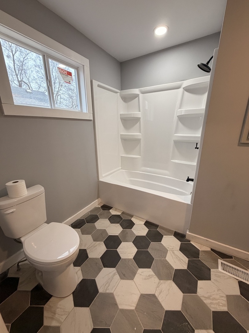 1024 S Warren Street, Peoria, IL 61605