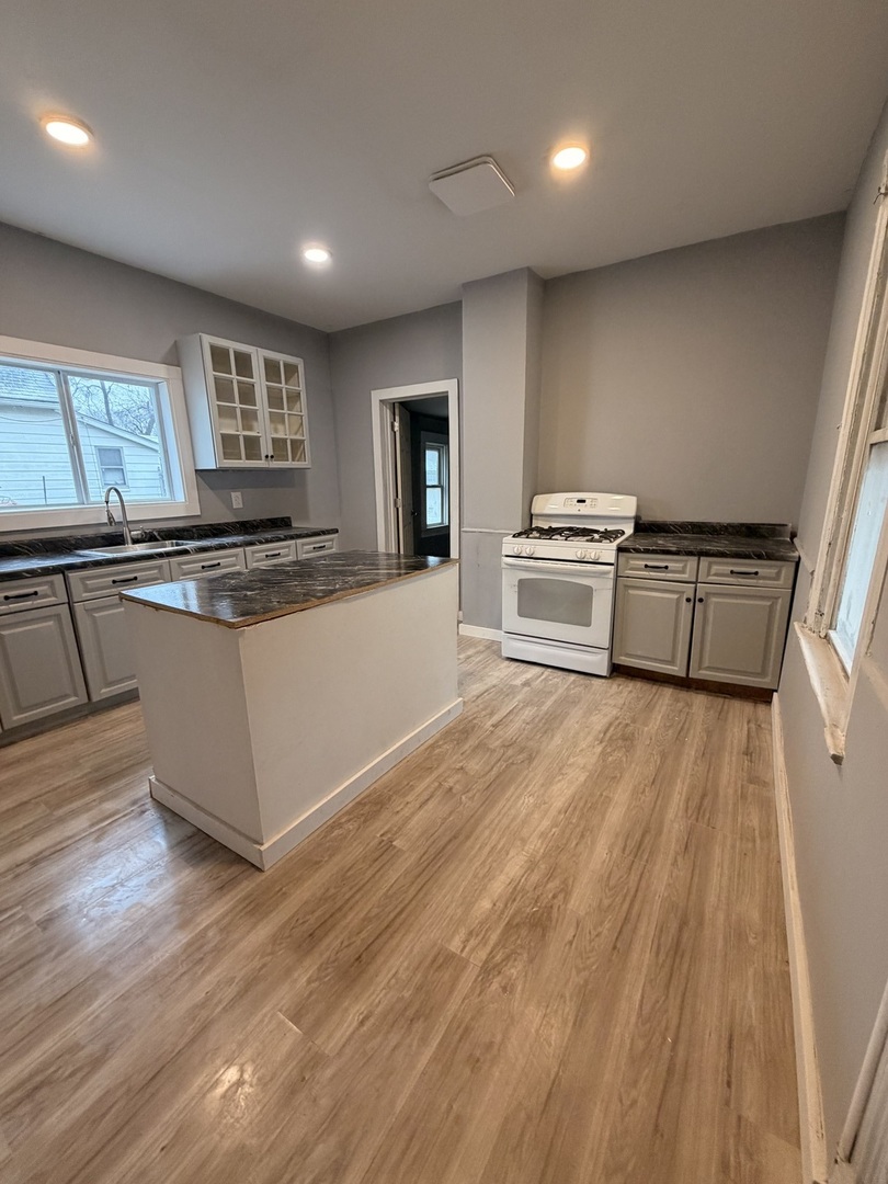 1024 S Warren Street, Peoria, IL 61605