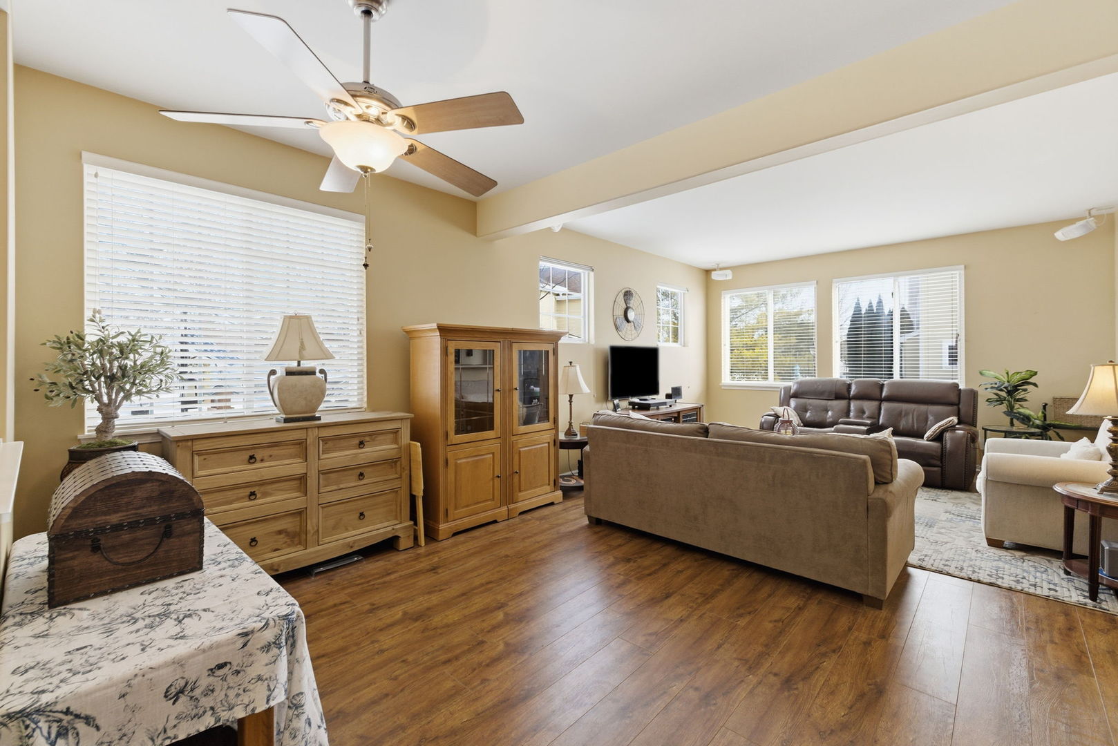 429 N Carlisle Court, Round Lake, IL 60073