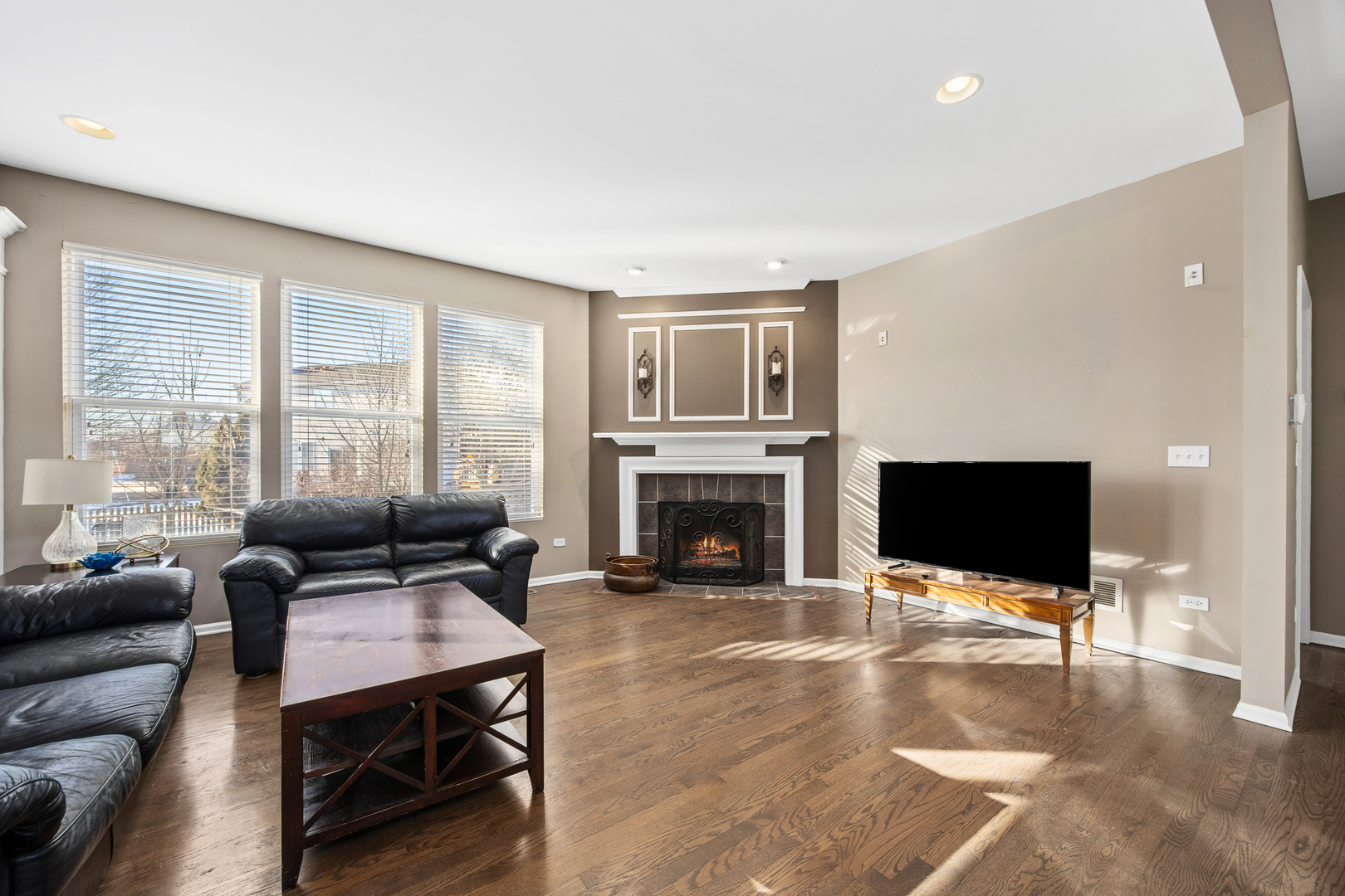 133 N Cranberry Street, Bolingbrook, IL 60490