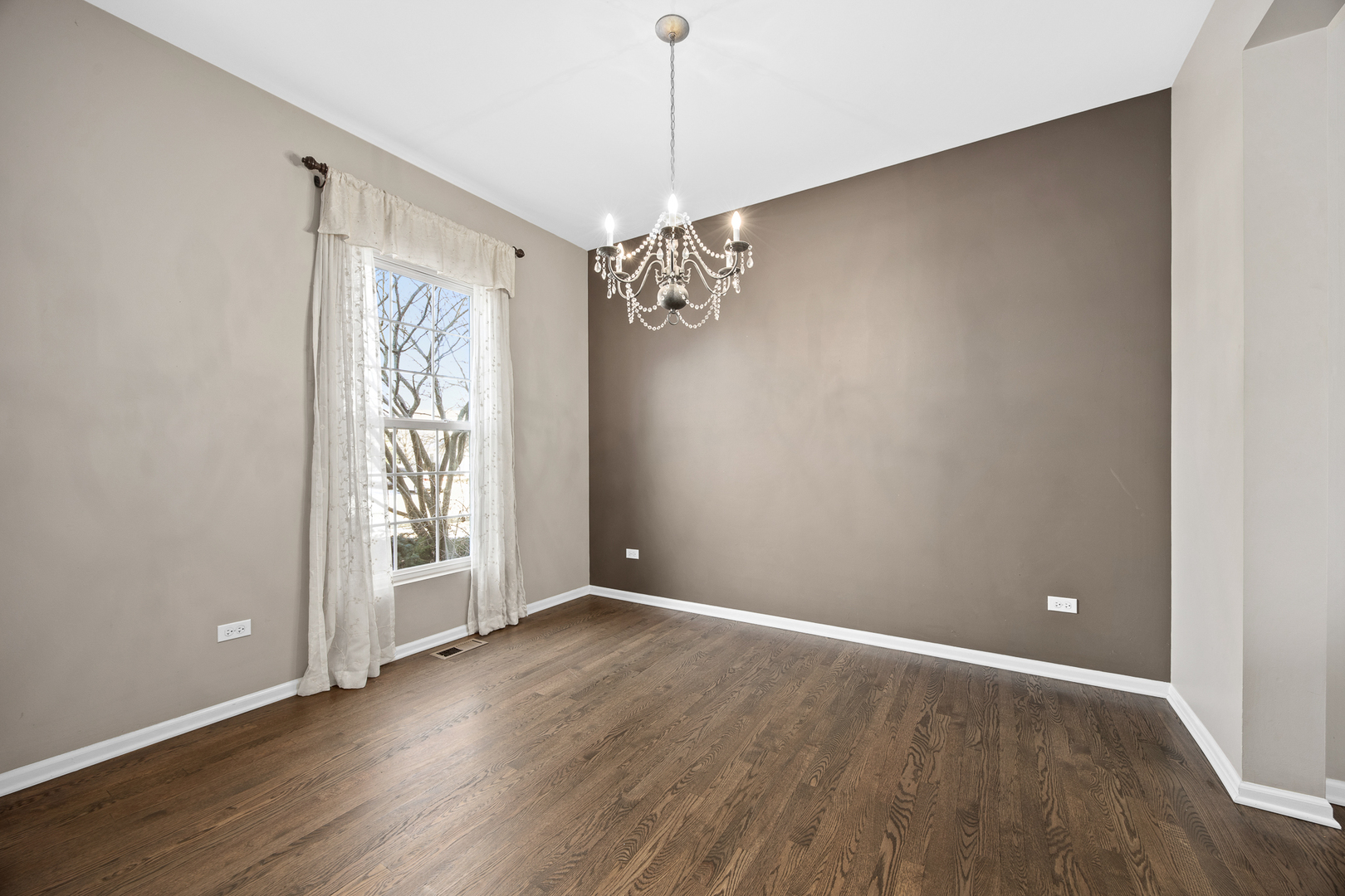 133 N Cranberry Street, Bolingbrook, IL 60490