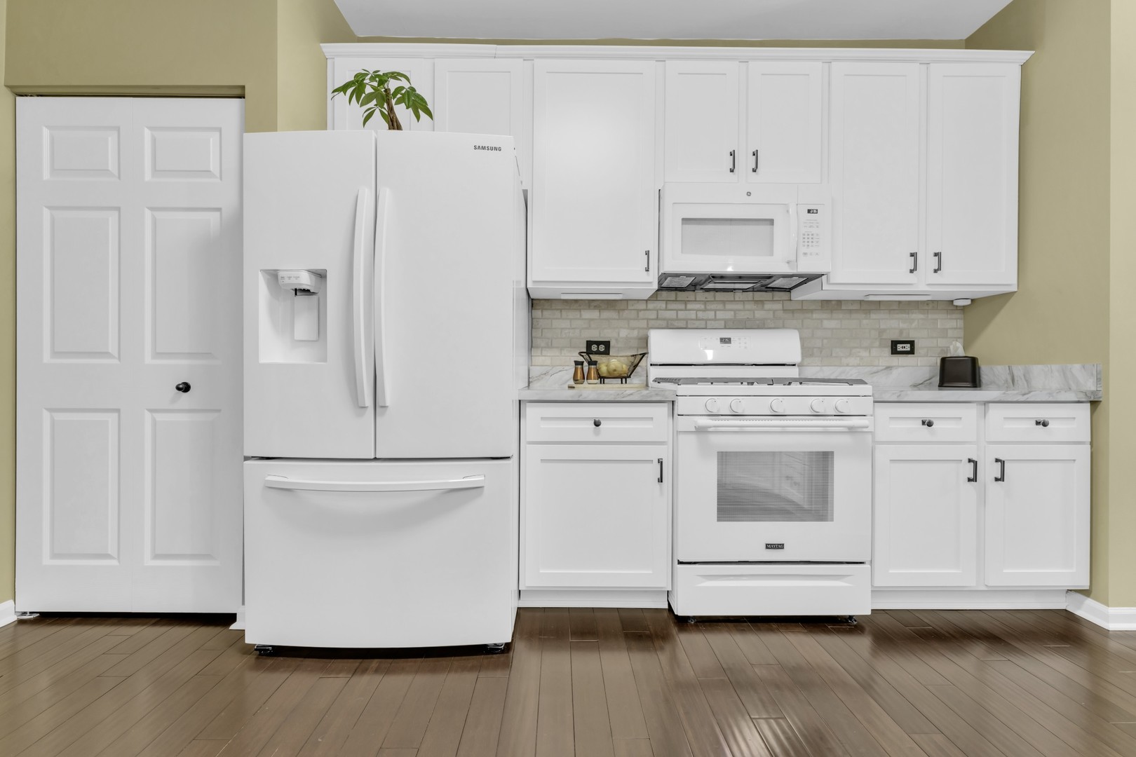 414 Bay Tree Circle, Vernon Hills, IL 60061