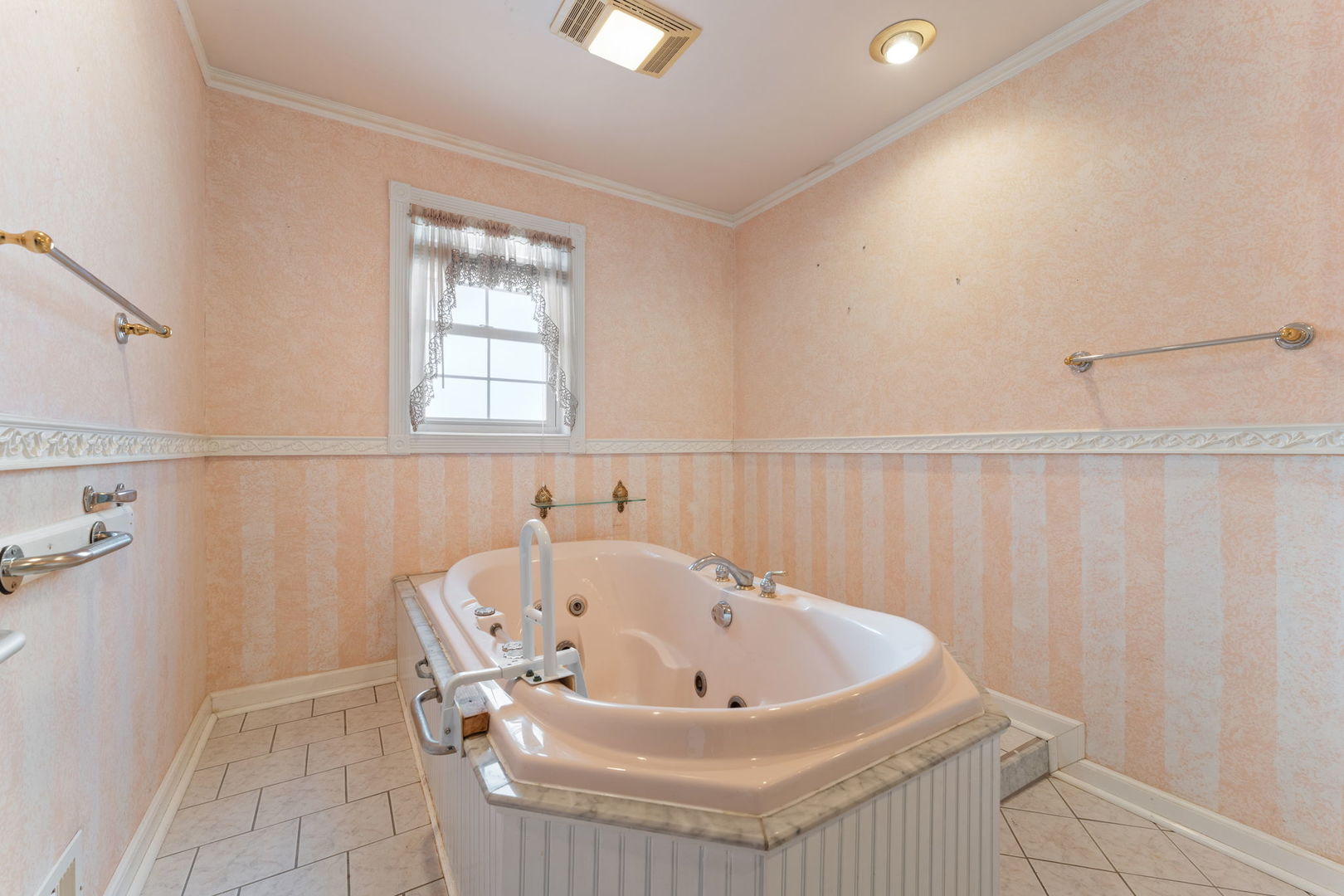 16038 E 12000n Road, Grant Park, IL 60940