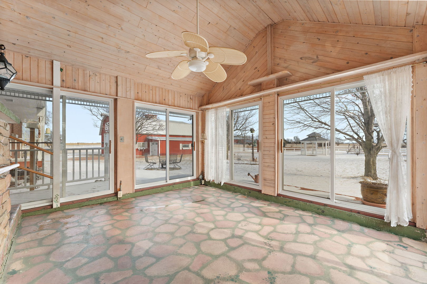 16038 E 12000n Road, Grant Park, IL 60940