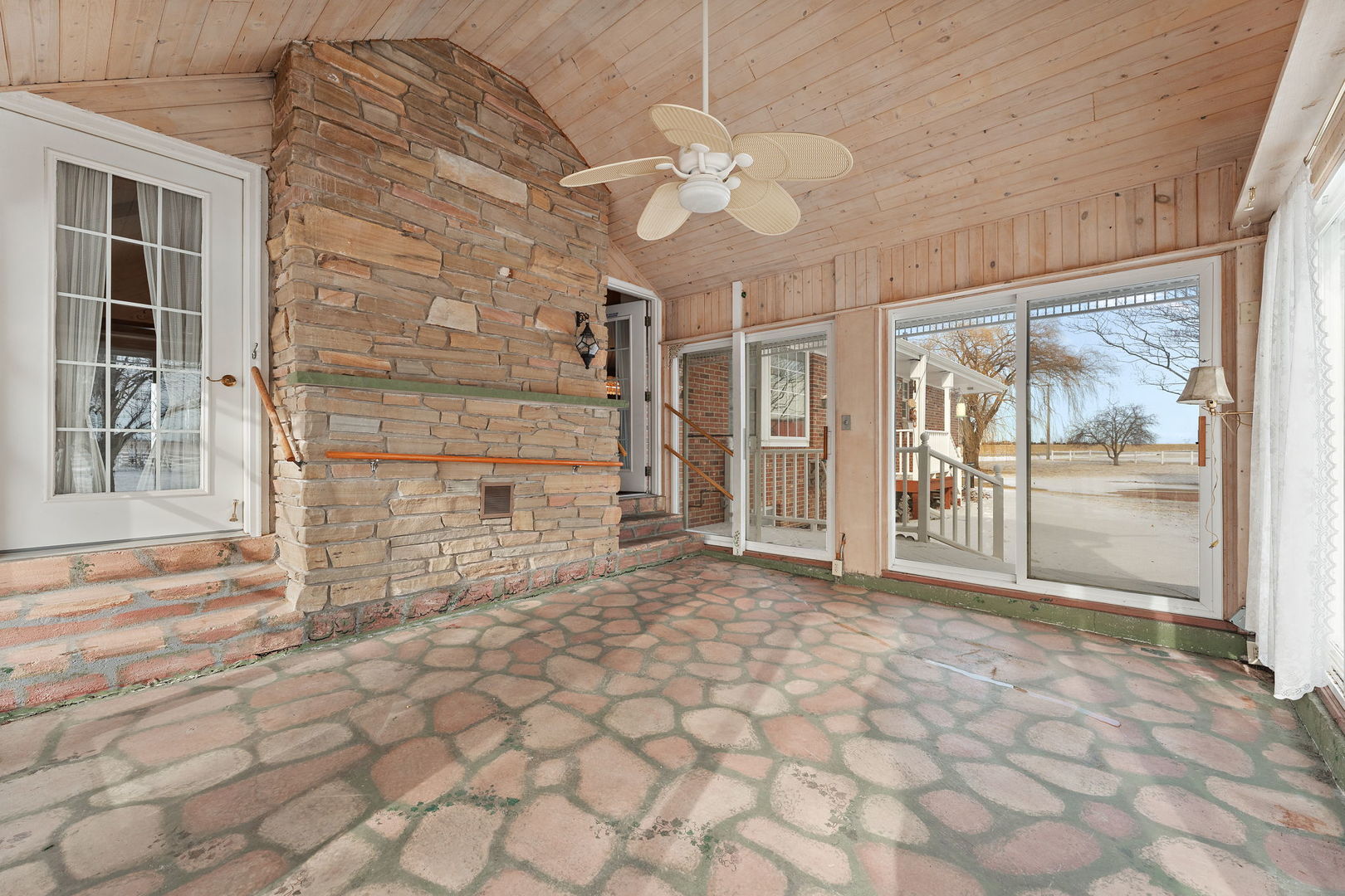 16038 E 12000n Road, Grant Park, IL 60940