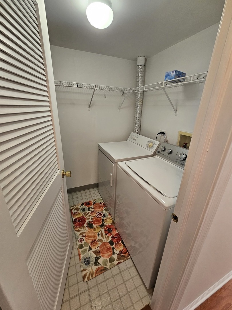 1327 Sugar Court #1327, Naperville, IL 60563