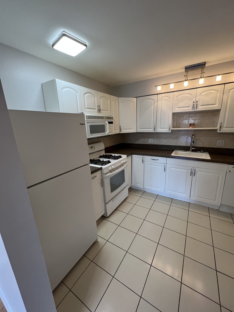 5000 Carriageway Drive #106, Rolling Meadows, IL 60008