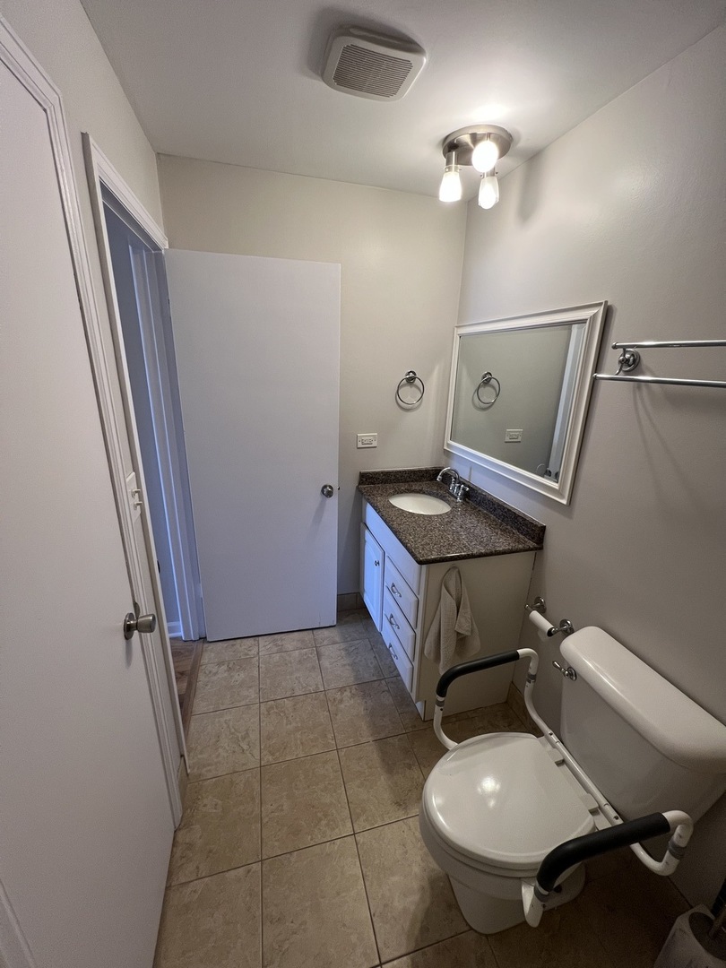 5000 Carriageway Drive #106, Rolling Meadows, IL 60008