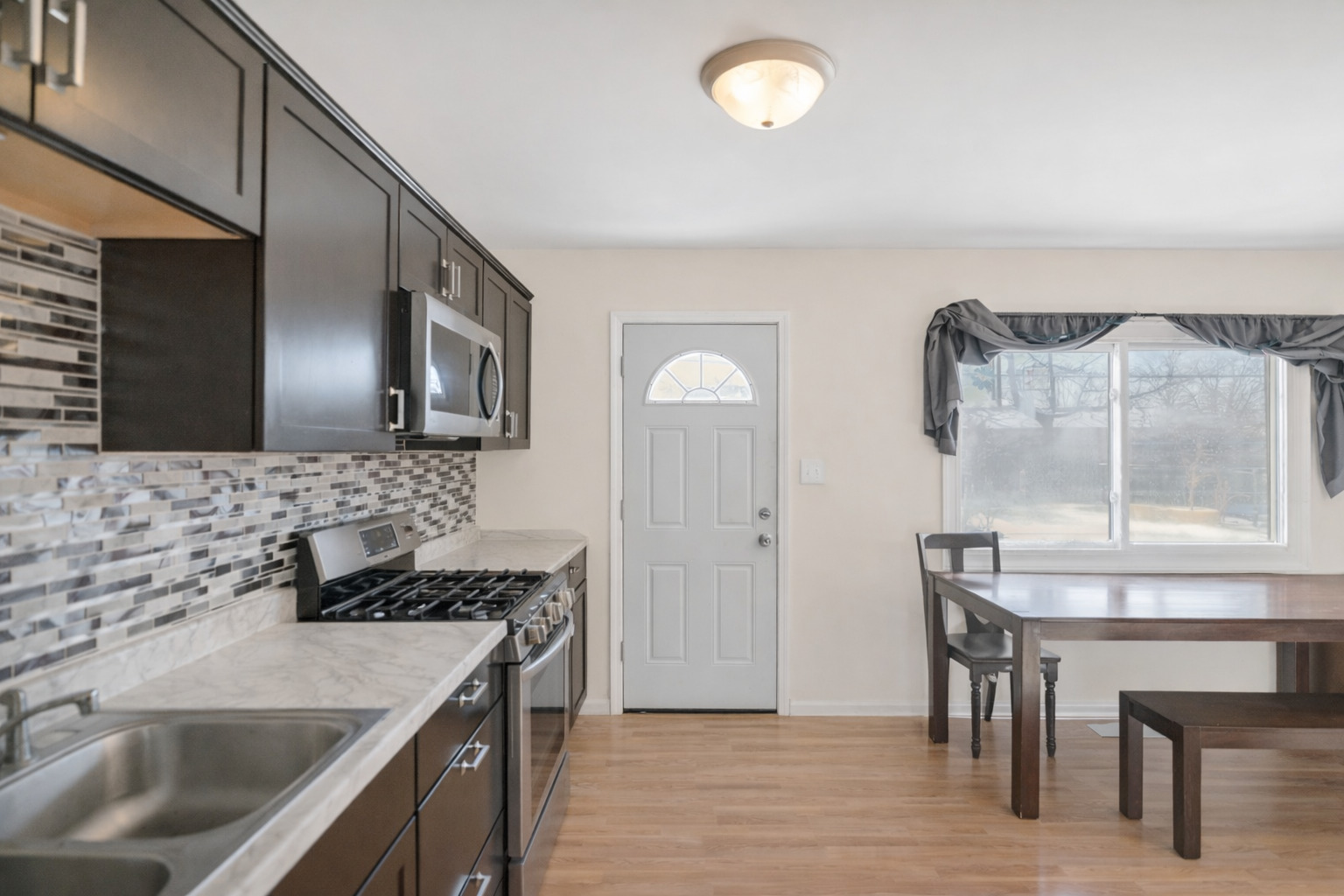 203 Murphy Drive, Romeoville, IL 60446